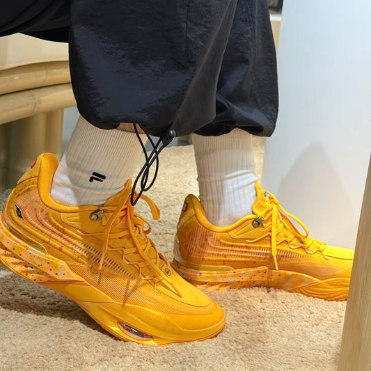 ANTA SNEAKERVERSE Eclosion Type 2 LATTICE Yellow Blood 着用イメージ

