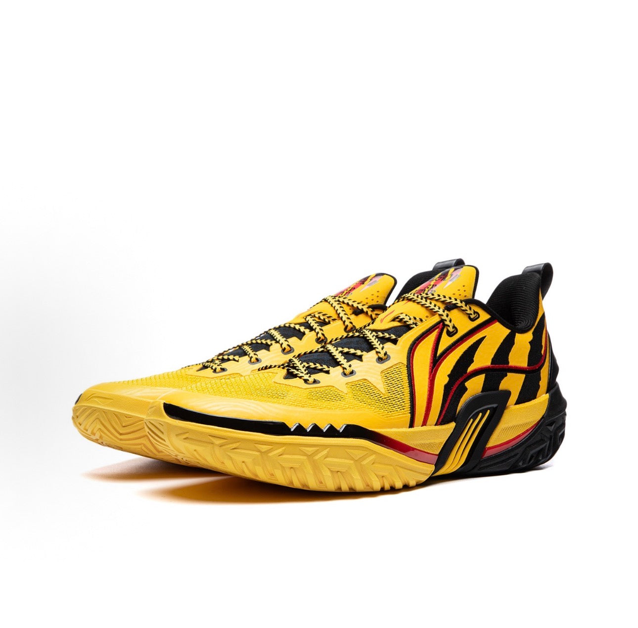 LI-NING JIEAO 3 Tiger Claw 斜め前方