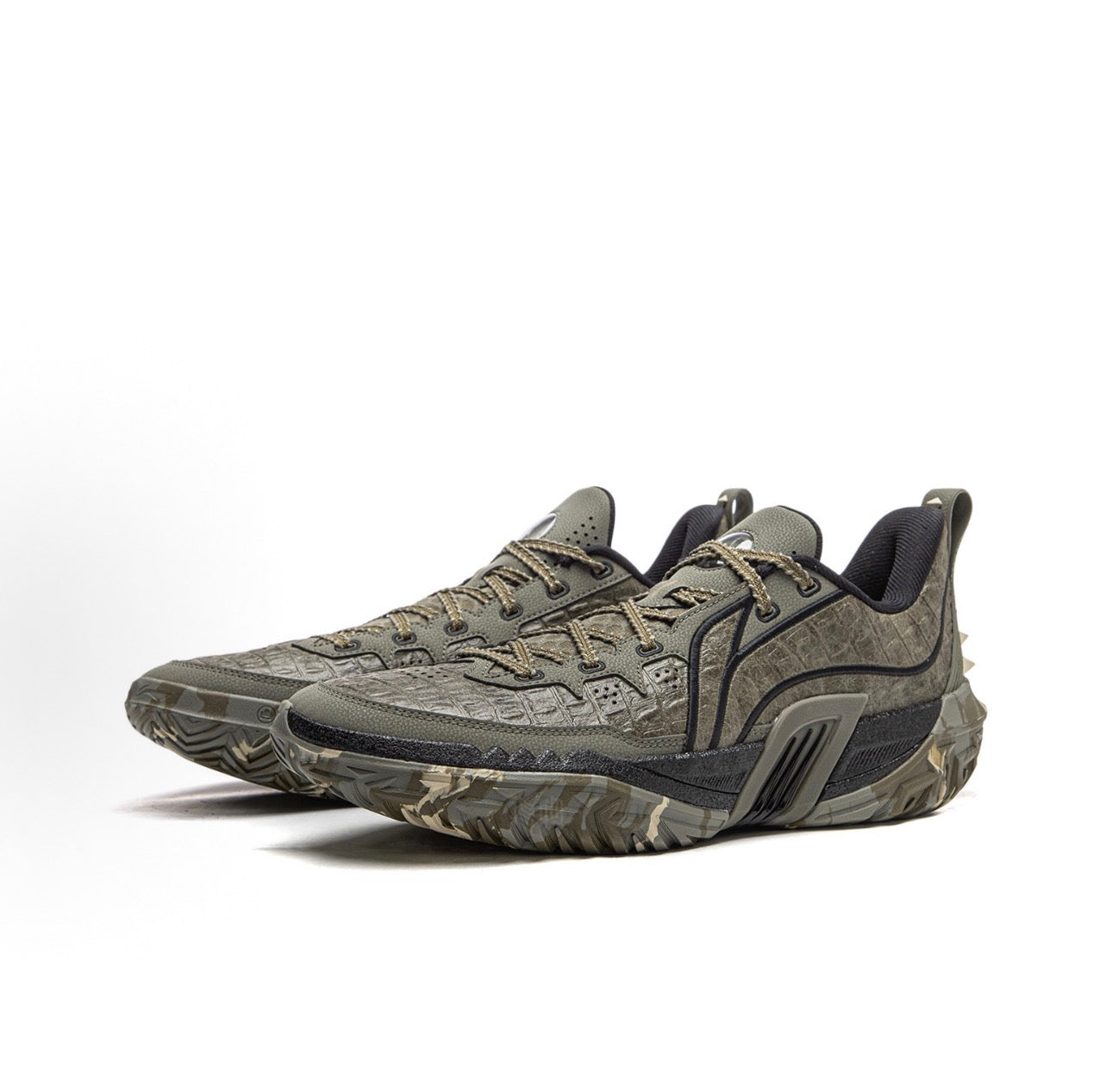 LI-NING JIEAO 3 ナイルワニ 斜め前方