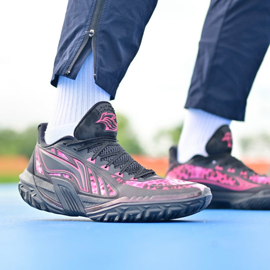 LI-NING JIEAO 3 V2 Black Panther 着用イメージ
