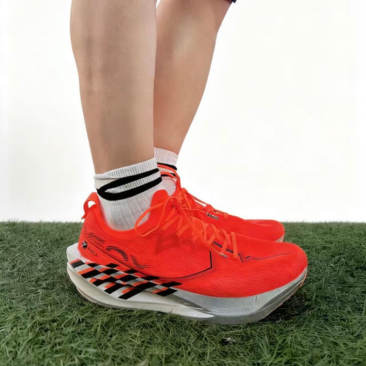 XTEP 160X 7.0 PRO Orange/Black 着用イメージ