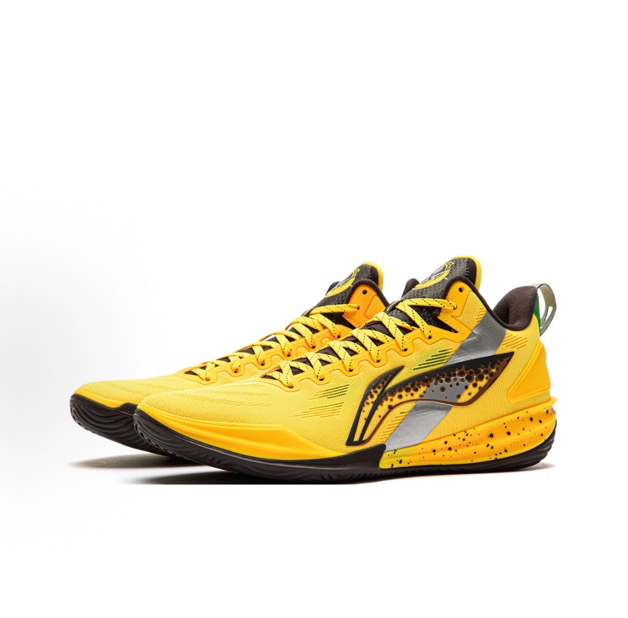 LI-NING LIREN 7 BANANA 斜め前方ペア