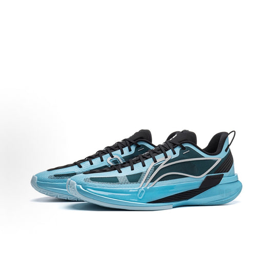 LI-NING Ultra Light 2026 swordfish 斜め前方片足
