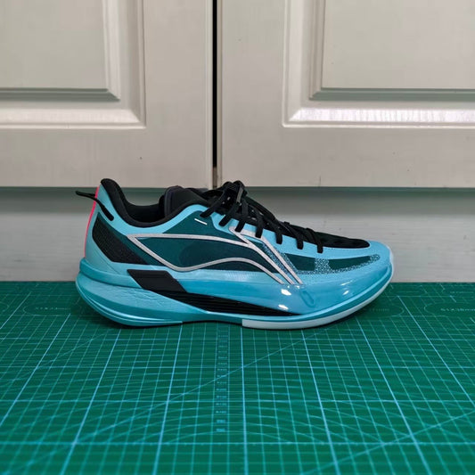 LI-NING Ultra Light 2026 swordfish 着用イメージ