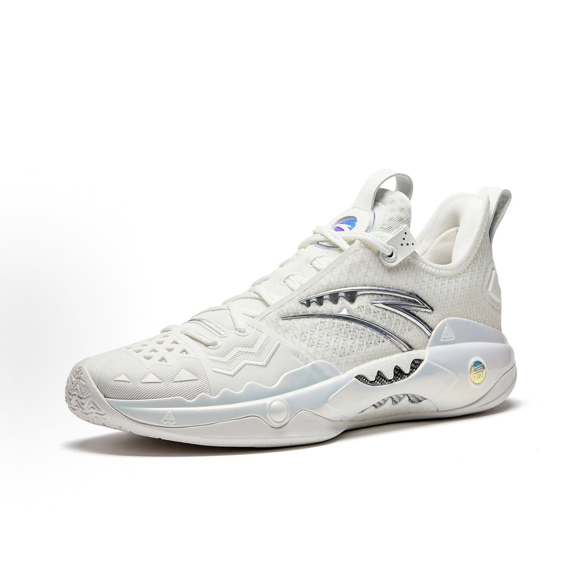 ANTA Shock Wave 5 Pro Magic Cloud ホワイト 斜め前方