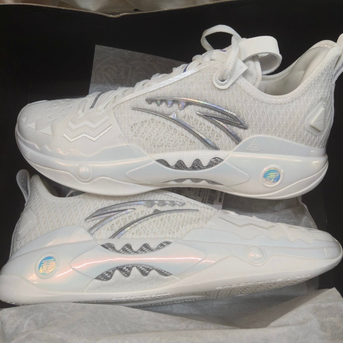 ANTA Shock Wave 5 Pro Magic Cloud 白 イメージ