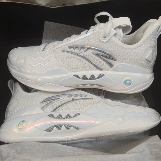ANTA Shock Wave 5 Pro Magic Cloud 白 イメージ
