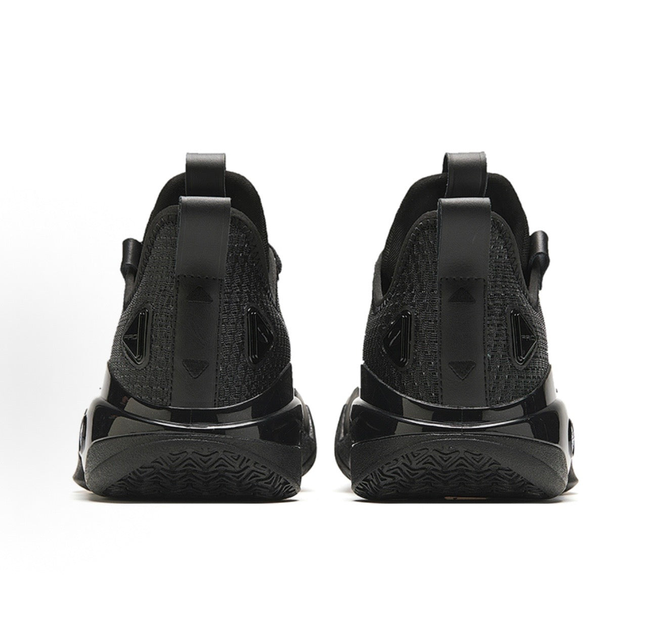 ANTA Shock Wave 5 Pro Triple Black 背面ヒール