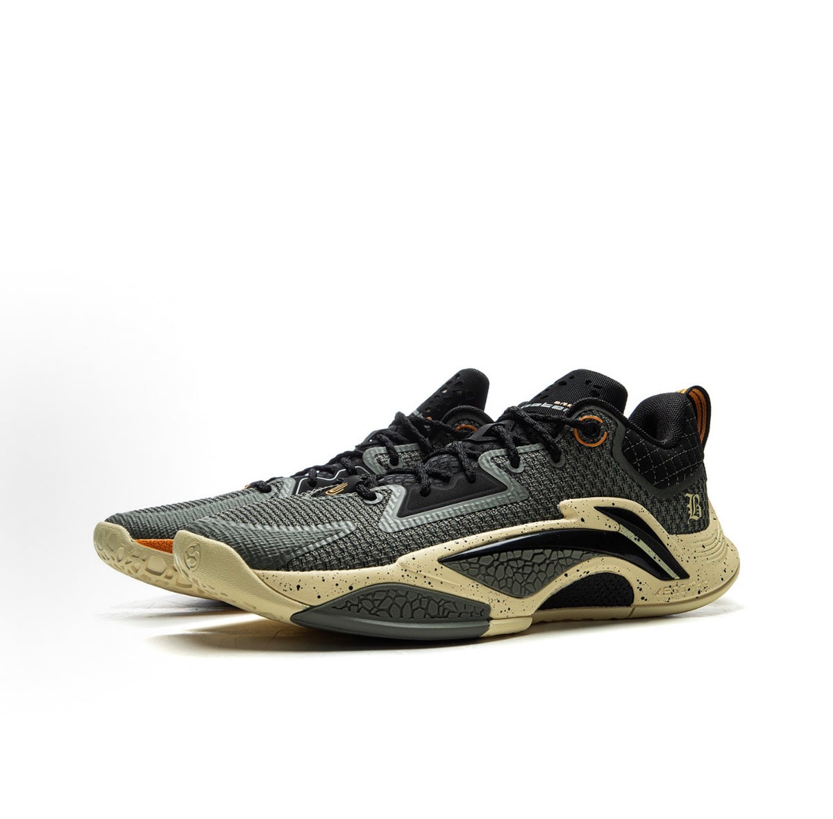 LI-NING BADFIVE Dominator 1 Grey グレー 斜め前方