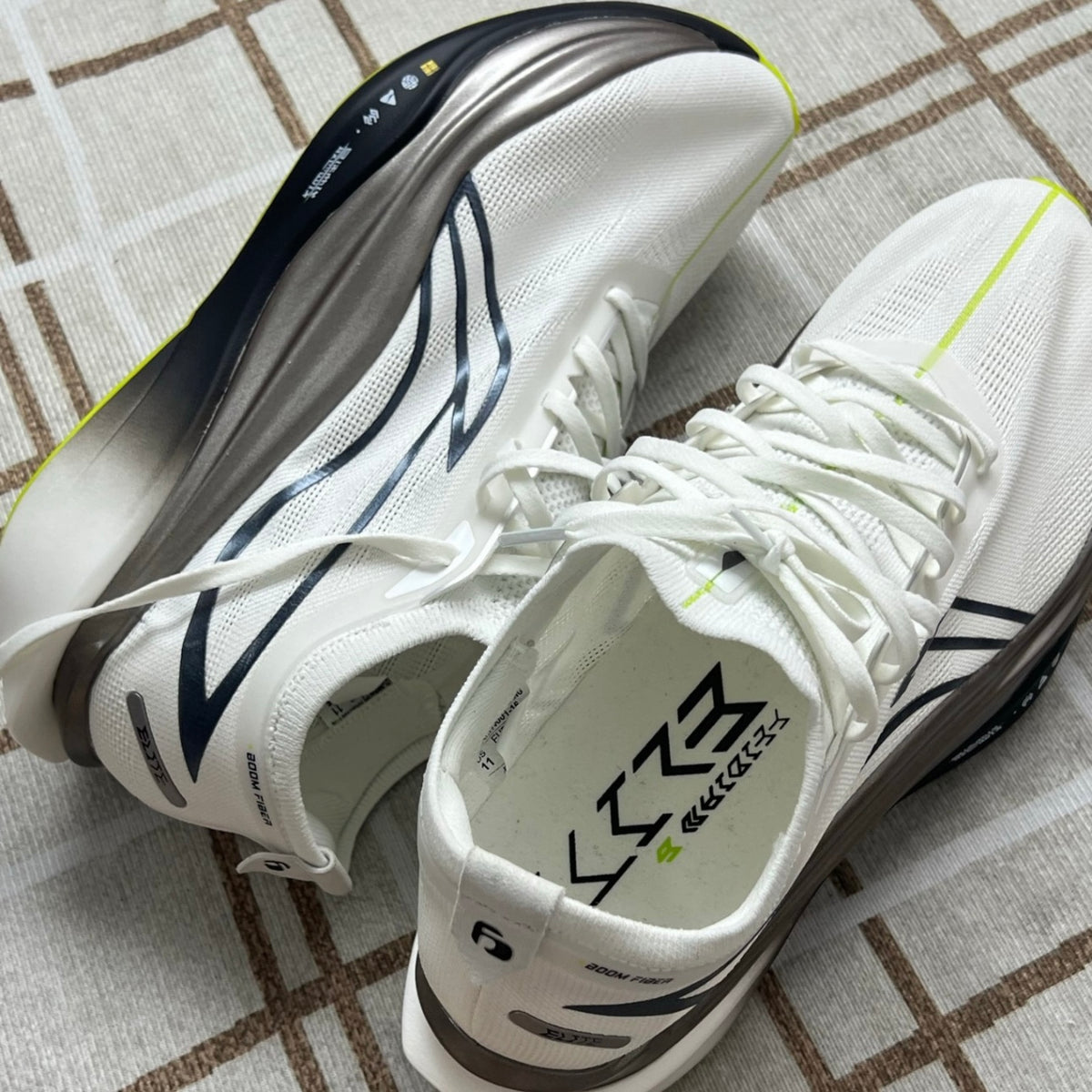 リーニン 飛電6 ELITE White Grey Yellow ホワイト イエロー　イメージ