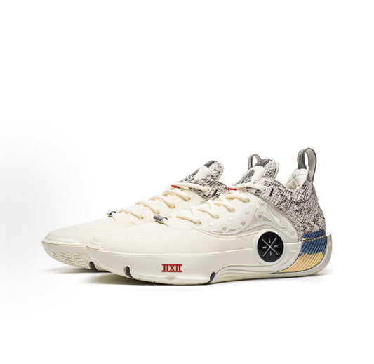 LI-NING Way of Wade 12 LUX 霊蛇 オフホワイト スネーク柄 斜め前方ペア