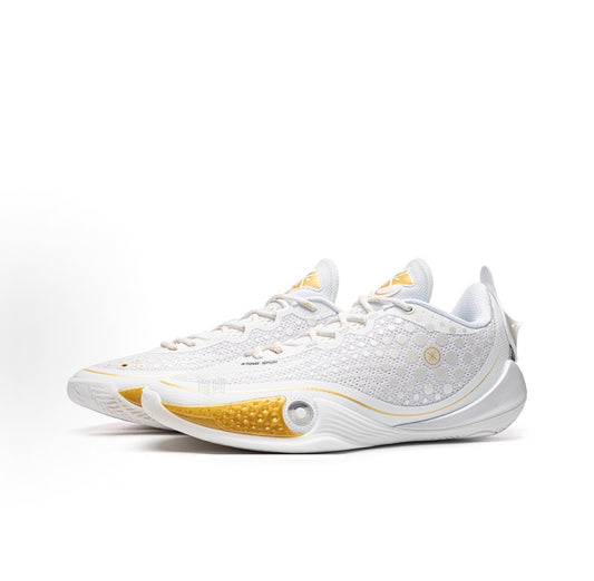 LI-NING Wade 808 6 Ultra「Gilded」ホワイト×ゴールド ペア 斜め前方