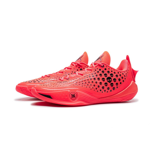 LI-NING Wade 808 6 Ultra「Fear」レッド×ブラック ドクロ柄 ペア 斜め前方