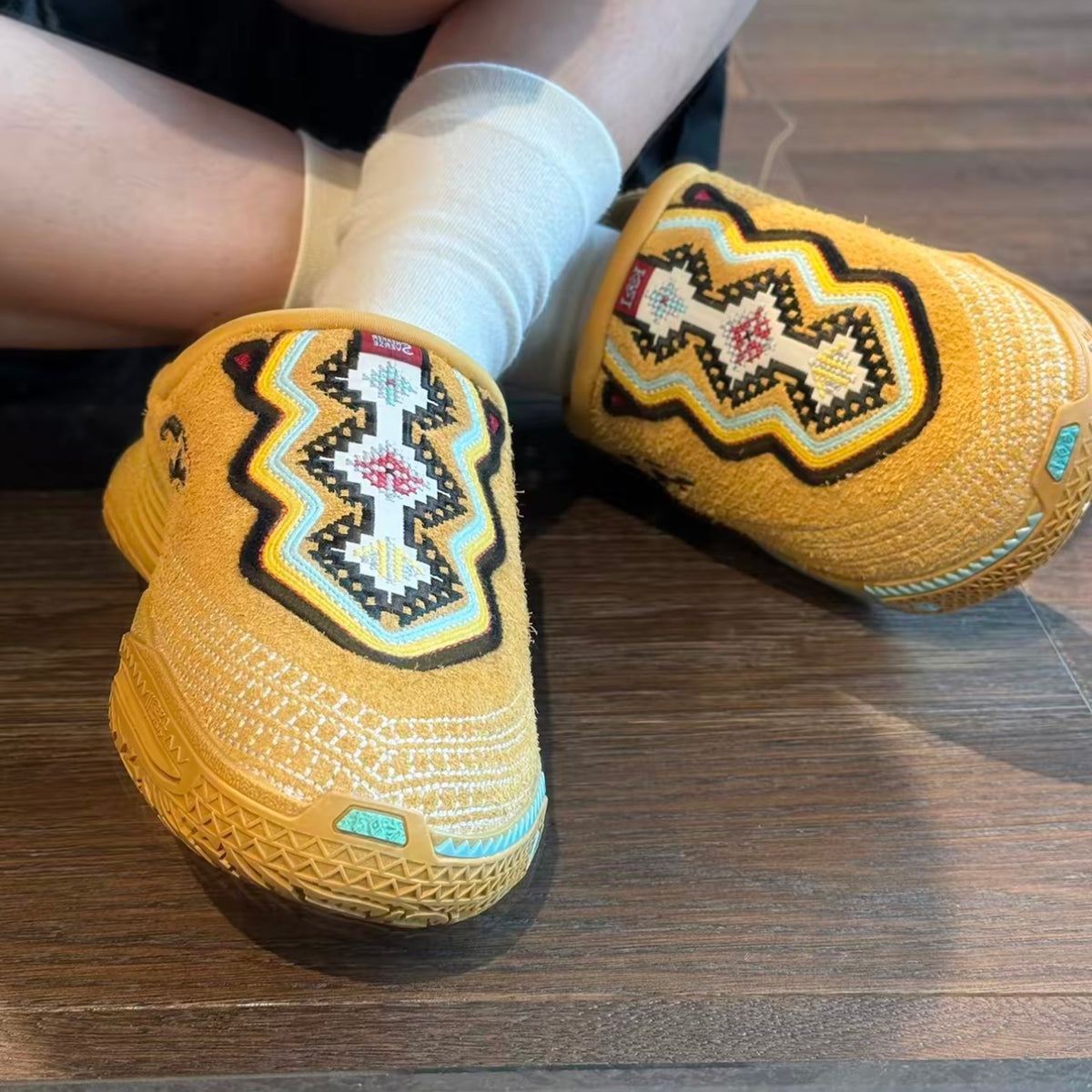 ANTA KAI 2 Mules Yellow White Black イエロー 着用イメージ