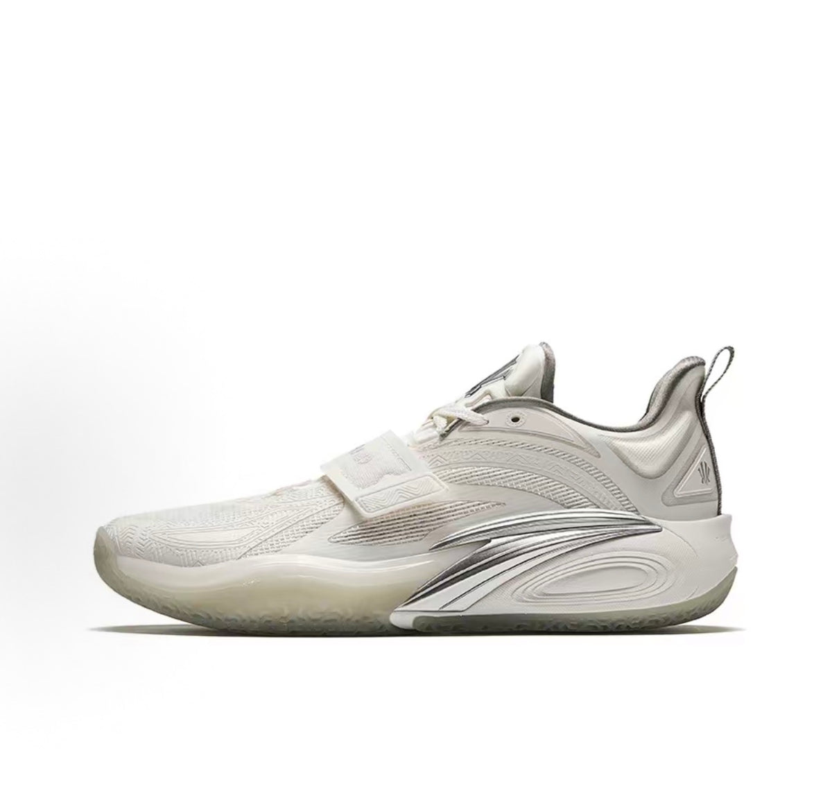 ANTA KAI 1「Triple White」ホワイト/シルバー カイリー・アービング バッシュ 側面