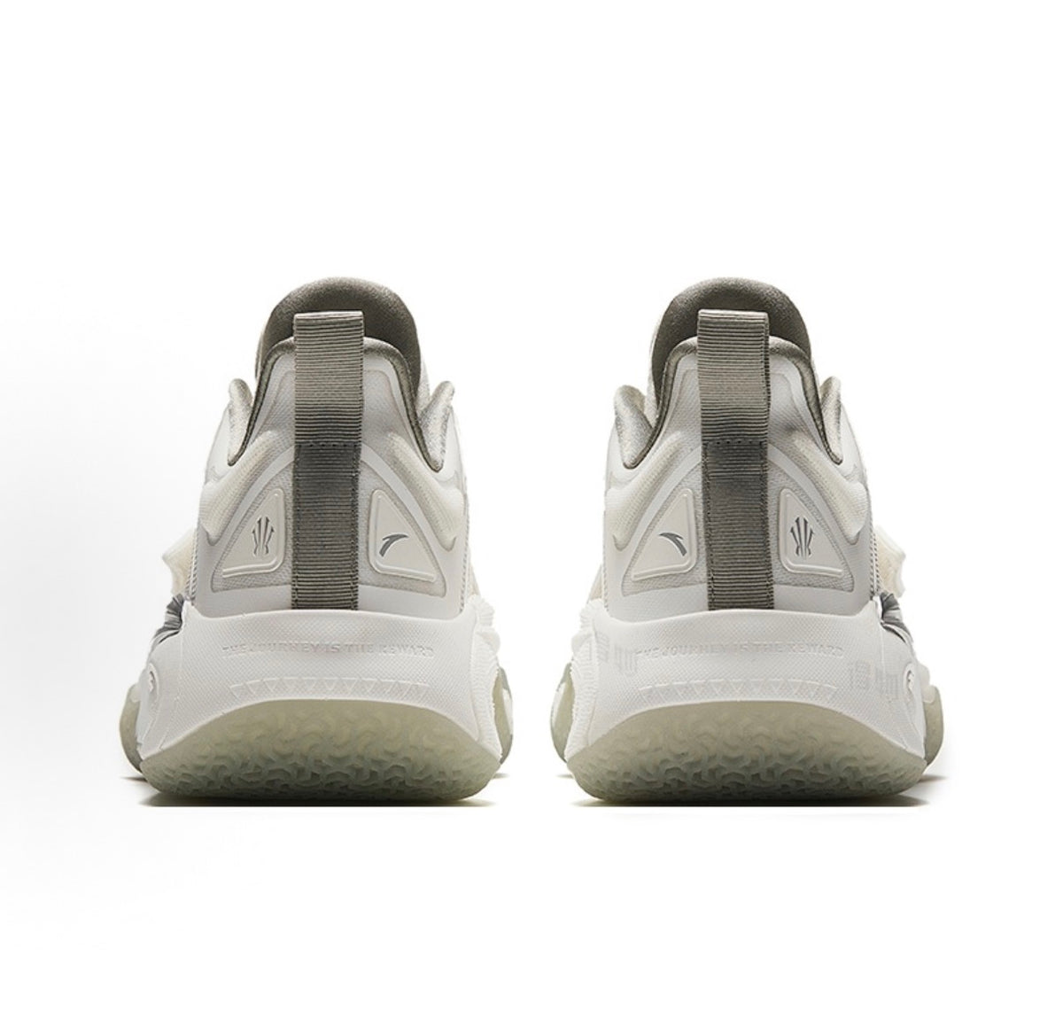 ANTA KAI 1「Triple White」ホワイト/シルバー カイリー・アービング バッシュ ヒール 背面 ペア