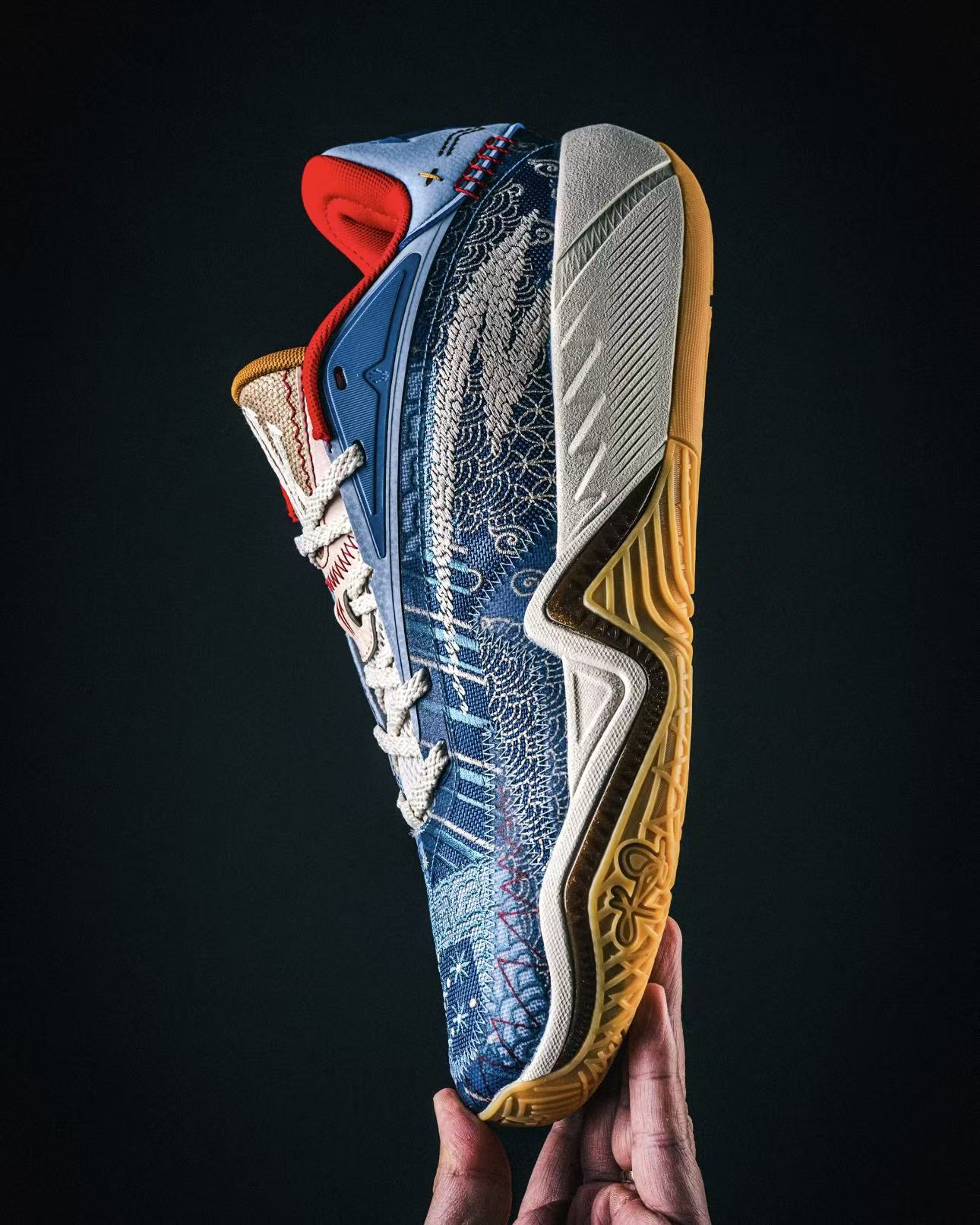 Sneaker Politics ANTA KAI 3 Patchwork カイリー コラボ バスケットボールシューズ サイドビュー