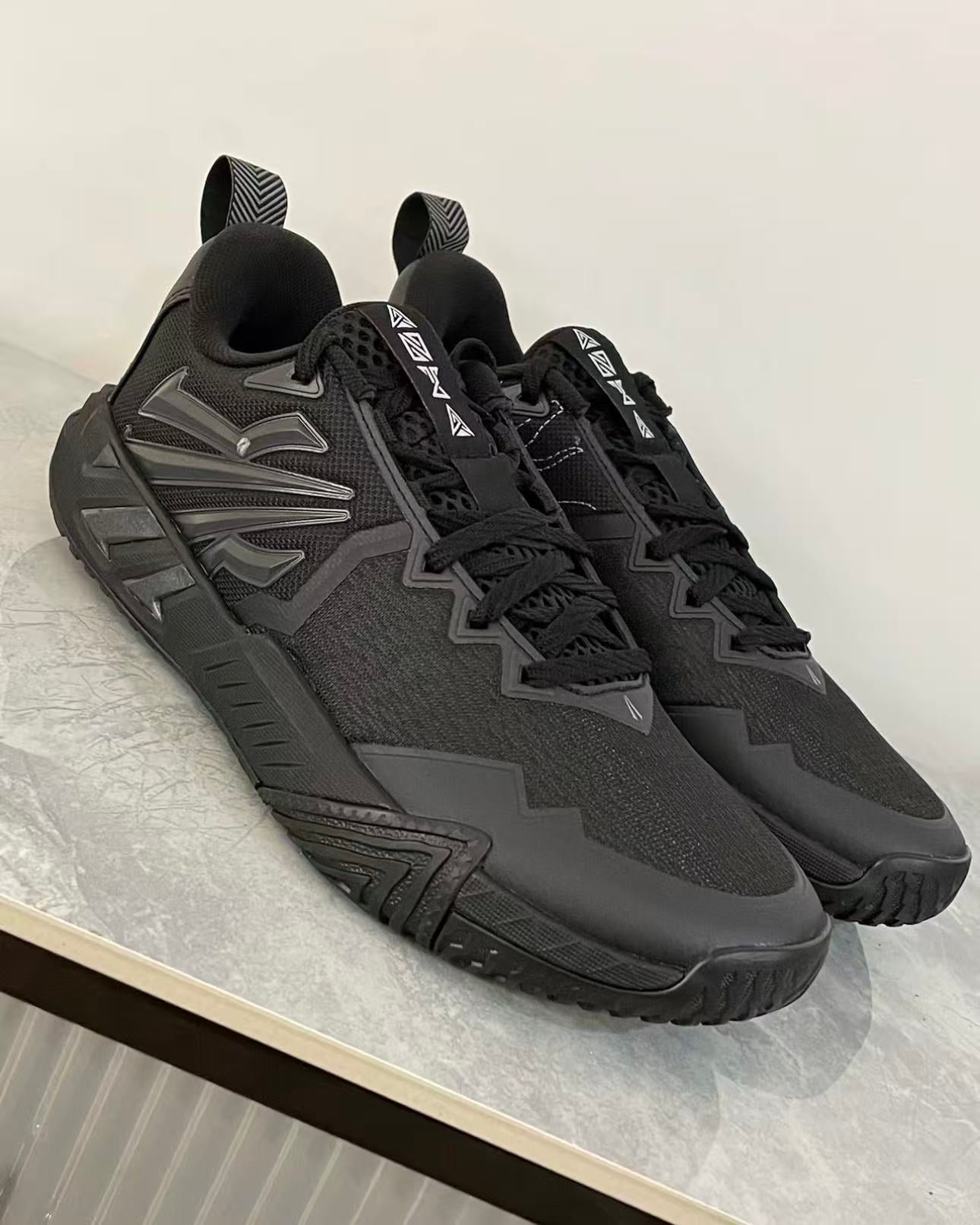 ANTA KAI TEAM 2 「Triple Black」 カイリー・アービング トレーニングシューズ