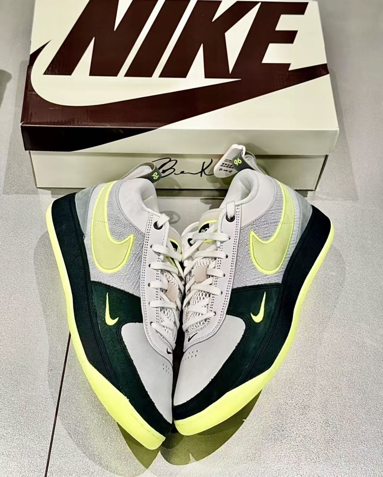 Nike BOOK 1 “AM NEON” EP ブック１ メンズスニーカー バスケットシューズ IO9704-001