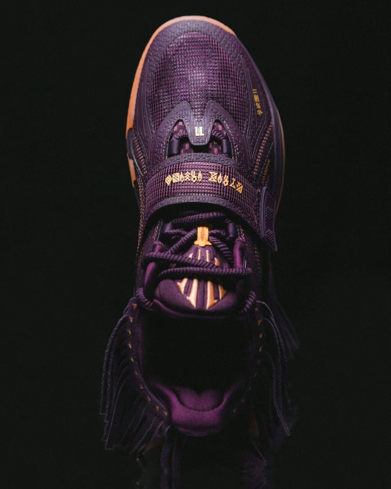 ANTA KAI 1 Chief Hélà"CROWN JEWEL" カイリー・アービング シグネチャー バスケットシューズ